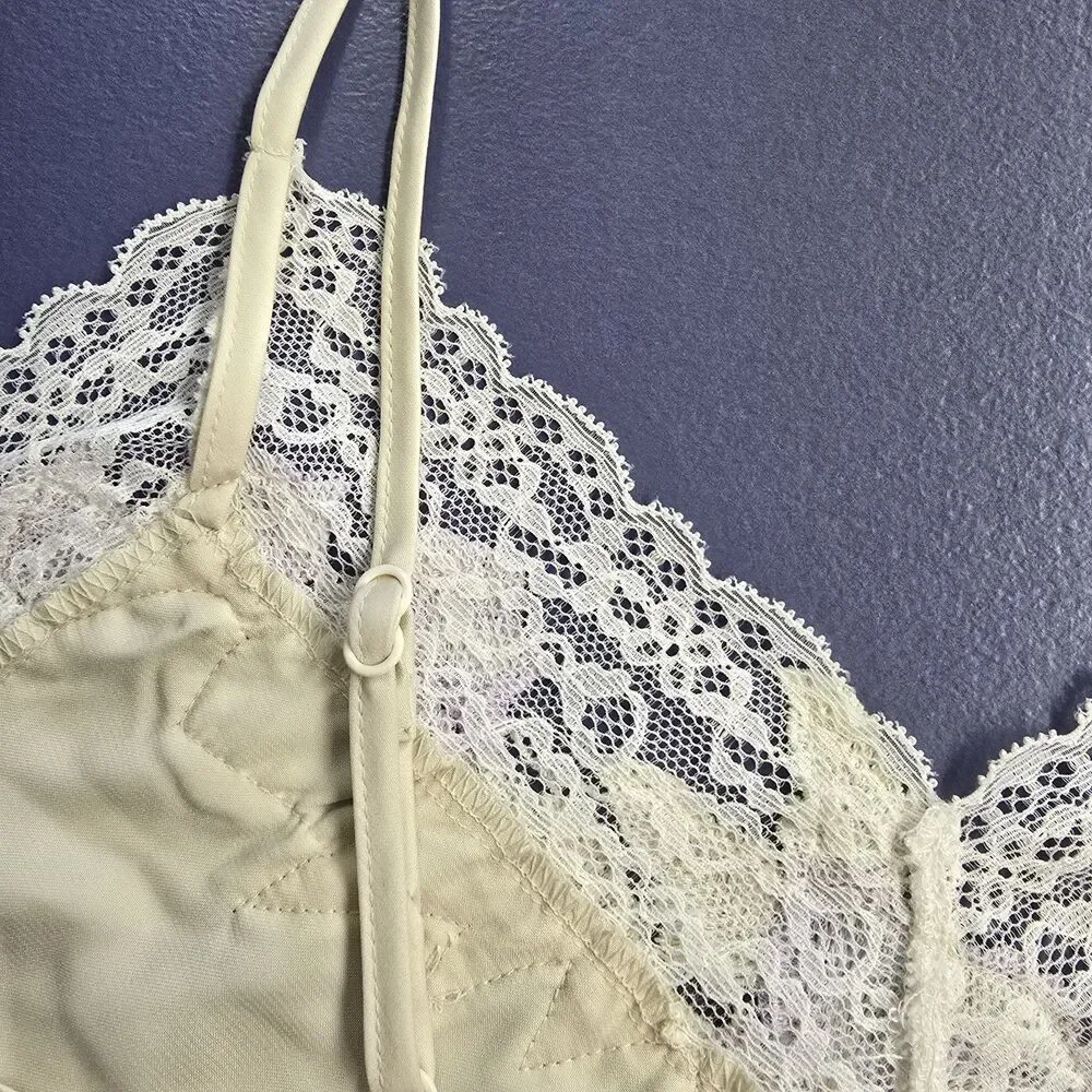 Linea Donatella Lingerie Top NWT Floral Embroidery Size Small (A40)